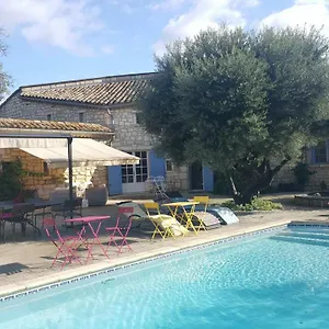 https://mas-des-oliviers-arles.fr-provencehotel.com